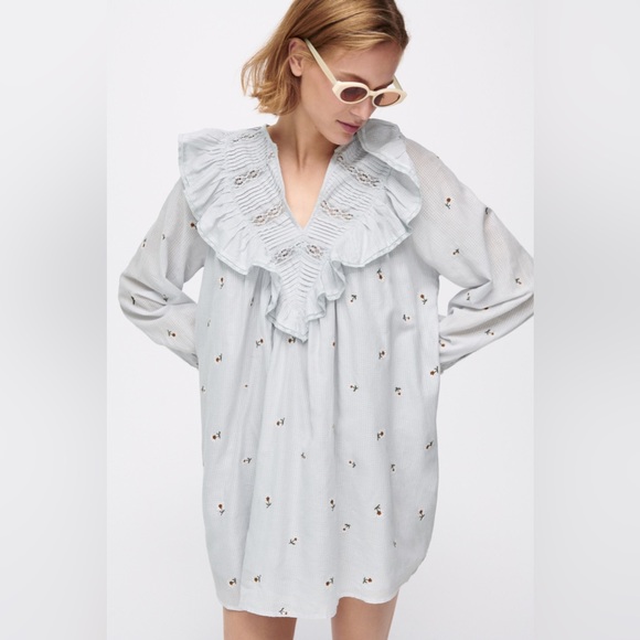 NEW Zara Light Blue Daisy Floral Embroidered Ruffle Neckline Cotton Mini Dress S - Picture 9 of 10